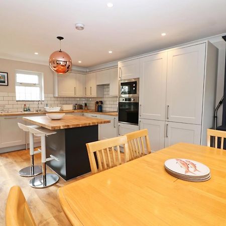 By The Beach Cottage, Dogs Welcome Saint Merryn Exterior photo