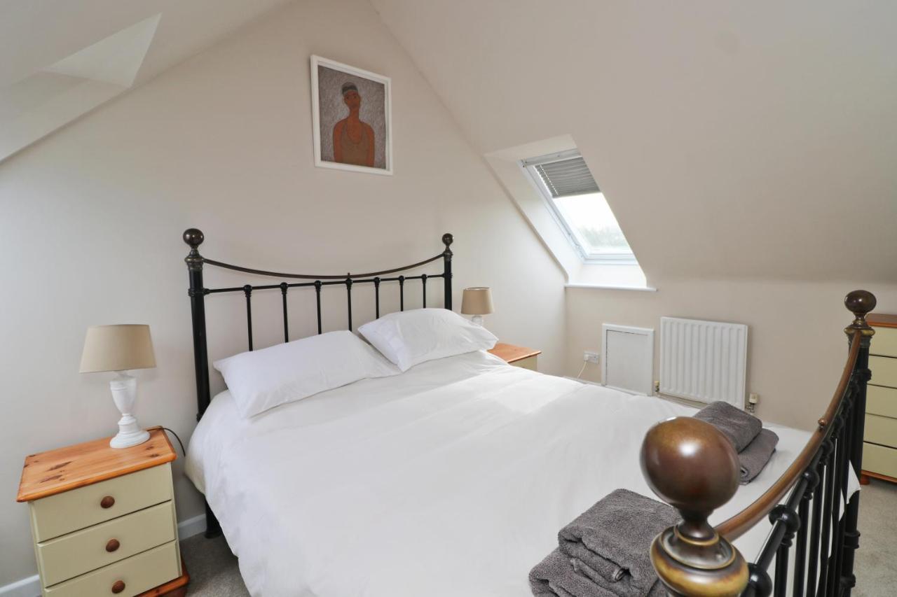 By The Beach Cottage, Dogs Welcome Saint Merryn Exterior photo